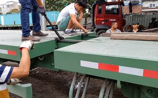 Siết vi phạm sử dụng xe đầu kéo chở hàng không đúng công năng