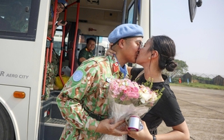 'Mong anh hoàn thành nhiệm vụ để về cưới em'