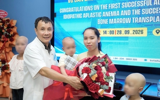 Bé trai 18 tháng tuổi hiến tủy cứu sống chị gái 4 tuổi