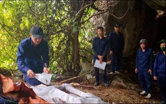 Từ lời kể của nhân chứng 75 tuổi, tìm thấy 2 hài cốt liệt sĩ trong hang đá ở Lào