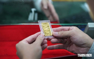 Giá vàng, USD, lãi suất cùng hạ Giá vàng, USD, lãi suất cùng hạ