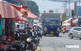 Lấn chiếm lề đường để kinh doanh