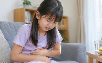 Trẻ đau bụng mỗi sáng trước khi đi học: Cha mẹ cần lưu ý gì?