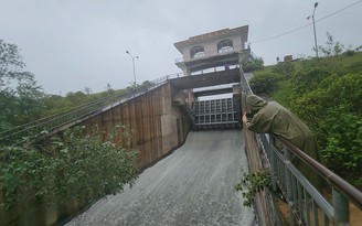 Dự báo có mưa to, nhiều hồ đập ở Hà Tĩnh chủ động xả tràn đón lũ