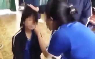 Nữ sinh bị bạn học bắt quỳ, đánh tới tấp, mạt sát giữa lớp học