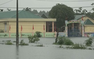 Hàng ngàn học sinh tại Quảng Trị phải nghỉ học vì mưa lớn