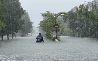 Mưa chồng mưa, lũ chồng lũ, miền Trung ứng  phó ra sao?