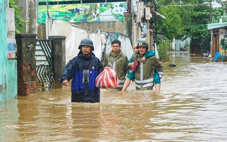 Quảng Nam nhiều vùng bị cô lập, Đà Nẵng sơ tán 1.000 người dân