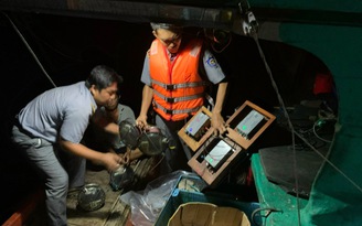 Kiên Giang: Phát hiện 1 tàu cá không số chở 7 thiết bị giám sát hành trình