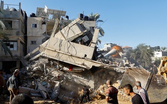 Israel tăng cường không kích Dải Gaza, Hezbollah dọa ‘sẵn sàng ở trung tâm xung đột’