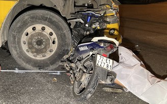 Xe đầu kéo va chạm xe máy khiến 1 người tử vong