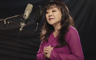 Ca sĩ Hương Lan hoãn chuyến bay về Mỹ để hát ca khúc đặc biệt