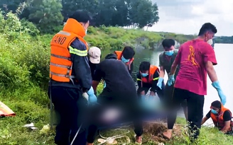 Người đi câu cá tá hỏa vì thi thể dưới hồ đá làng đại học Người đi câu cá tá hỏa vì thi thể dưới hồ đá làng đại học