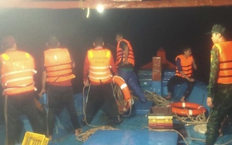 Cà Mau: Đồn Biên phòng Khánh Hội cứu kịp thời 15 ngư dân bị chìm tàu