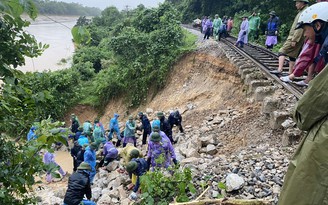 Mưa lũ ở Hà Tĩnh làm 2 người chết, hàng trăm nhà dân bị ngập lụt