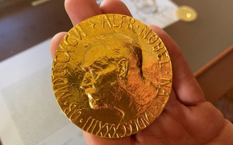 Giải Nobel Hóa học được trao cho công nghệ chấm lượng tử