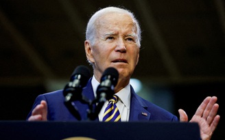 Ông Biden lo thiếu viện trợ Ukraine; Mỹ sẽ chuyển vũ khí tịch thu của Iran