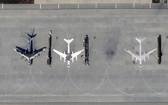 'Bí' cách bảo vệ, Nga vẽ máy bay lên đường băng để lừa Ukraine?