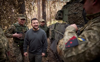 Tổng thống Zelensky khích lệ binh sĩ, Nga ngăn Ukraine tập kích xuyên biên giới