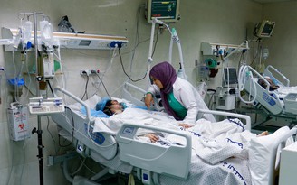 Y tế Gaza hối hả, đau đớn, kiệt sức cứu chữa nạn nhân bom đạn Israel