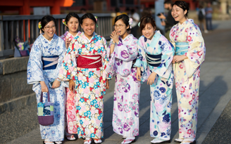 Thử mặc kimono truyền thống, hiểu thêm vẻ đẹp văn hóa Nhật