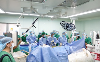 Chuyên gia Nhật Bản, Đài Loan chuyển giao kỹ thuật điều trị cột sống tại Cần Thơ