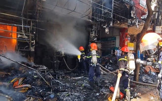 Đắk Lắk: Điều tra nguyên nhân cháy 3 căn nhà ở trung tâm TP.Buôn Ma Thuột
