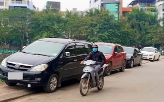 Đỗ xe kiểu 'chân trên chân dưới': Thói quen cần bỏ ngay của tài xế