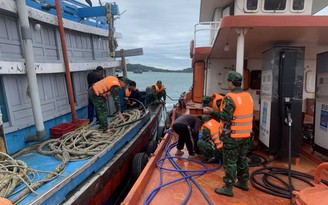 Quảng Ninh: Cứu sống 12 ngư dân trên tàu cá gặp nạn ở Cô Tô