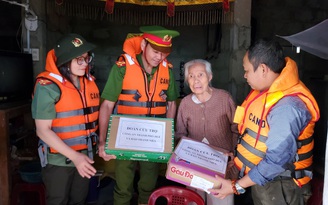 Báo Thanh Niên khẩn cấp đến với người dân vùng lũ Thừa Thiên - Huế