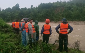 Tìm thấy thi thể vợ chồng mất tích do mưa lũ ở Quảng Trị