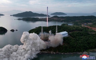 Triều Tiên chuẩn bị phóng vệ tinh, Nhật Bản sẵn sàng tàu chiến, Hàn Quốc cảnh báo