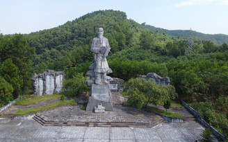 Thăm nơi yên nghỉ của Hải Thượng Lãn Ông Lê Hữu Trác