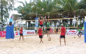 Gần 140 VĐV tham gia giải vô địch quốc gia bóng chuyền bãi biển 4x4