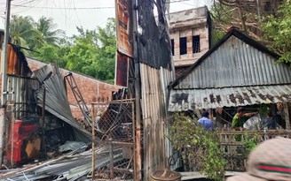 Vĩnh Long: Cháy nhà có 5 người đang ngủ, 2 cha con tử vong
