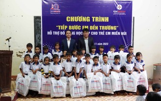 Công ty thủy điện 'tiếp sức' học sinh vùng cao Quảng Trị đến trường