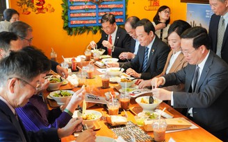 Chủ quán kể chuyện vinh dự đón Chủ tịch nước, Thống đốc Tokyo ăn bánh mì Việt Nam