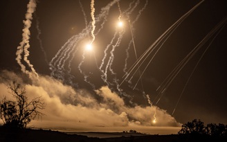 Mỹ dùng UAV tìm con tin, Pháp điều thêm tàu sân bay trực thăng tới gần Gaza