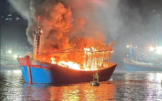 Thừa Thiên - Huế: Cứu kịp thời 12 ngư dân trên tàu cá bị cháy giữa biển