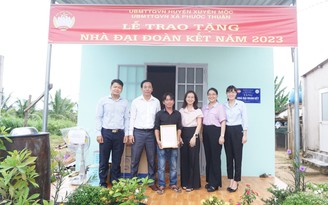 Công ty nhiệt điện Phú Mỹ trao 5 căn nhà Đại đoàn kết cho người dân