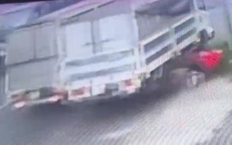 Lâm Đồng: Truy tìm xe tải vượt ẩu tông xe máy làm 3 người bị thương