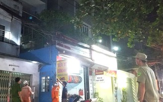 Cháy nhà ở Q.Phú Nhuận, 1 công nhân bị điện giật bỏng nặng