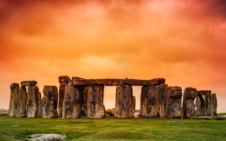 Kỳ Quan Stonehenge dưới ánh chiều tà