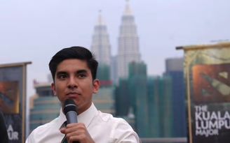 Cựu bộ trưởng trẻ nhất Malaysia bị phạt roi, lãnh án 7 năm tù