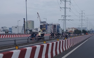 TP.HCM: Truy vết đoàn mô tô chạy trong làn ô tô trên cầu Bình Lợi