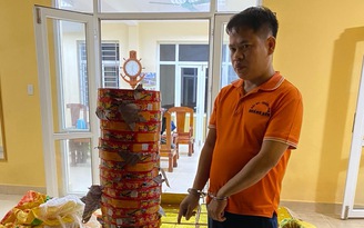Quảng Ninh: Bắt giữ trưởng thôn vận chuyển gần 200 kg pháo lậu