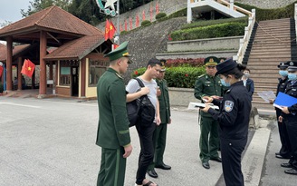Bàn giao người bị Công an Trung Quốc truy nã nhập cảnh trái phép vào Việt Nam
