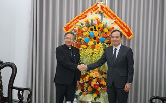 Phó thủ tướng Trần Lưu Quang chúc mừng Giáng sinh tại Bình Thuận