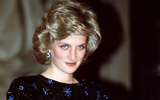 Đầm dạ hội của Công nương Diana đạt kỷ lục đấu giá với 1,1 triệu USD