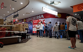 Cháy siêu thị Lotte Mart Q.7, TP.HCM: Chập điện máy hút khói, đã mở cửa trở lại